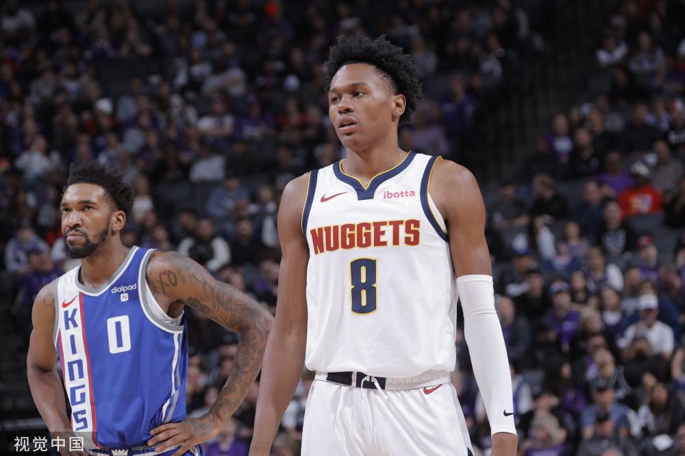 一直肩负着 一直肩负着