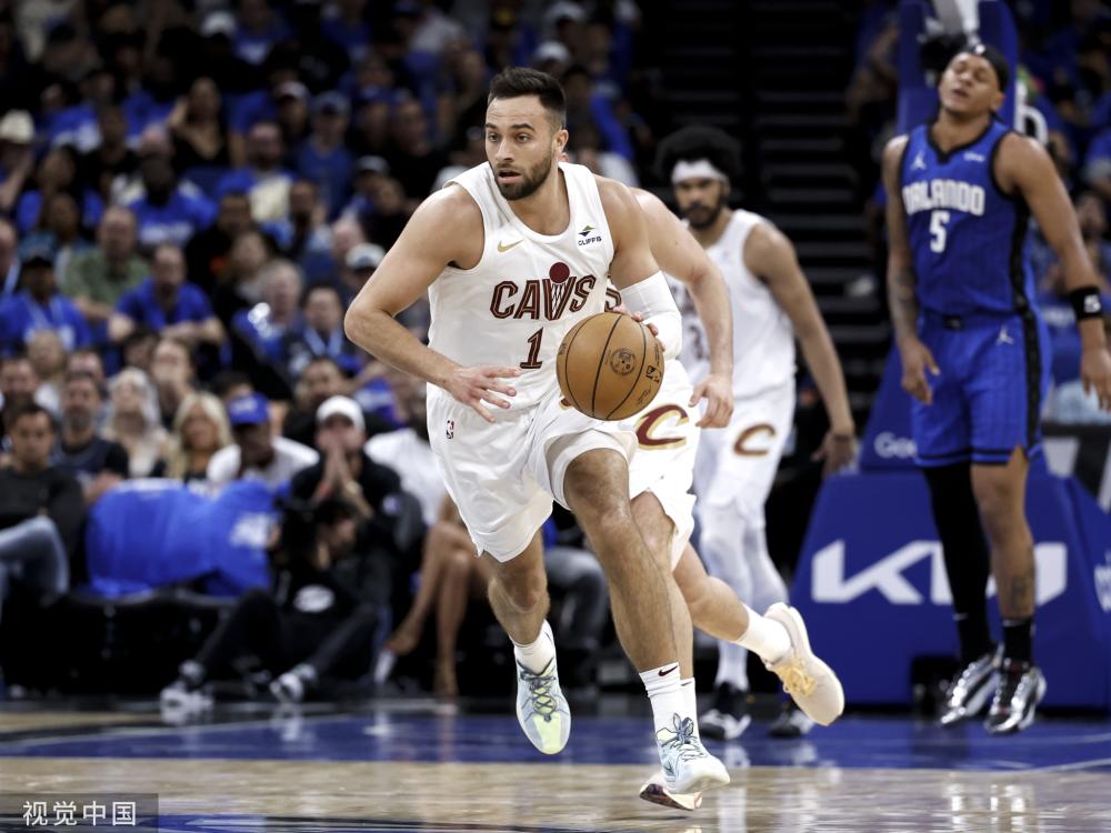 “寿星公”东契奇联手詹皇砍59分 湖人洛城德比告捷